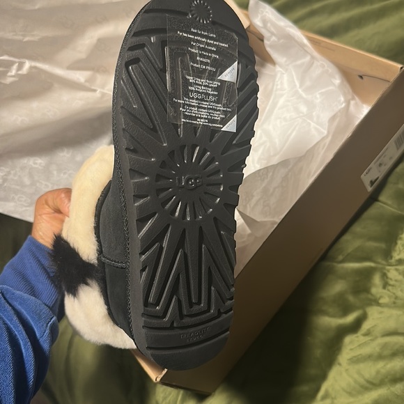 UGGs short - Picture 5 of 5